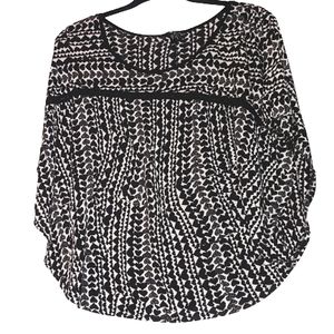 Donating Soon! H&M Heart Print Gypsy Sleeve Top Size Small